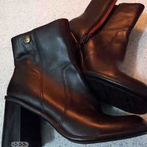 Women's Tommy Hilfiger Boots Color Brown Size 7M NEW